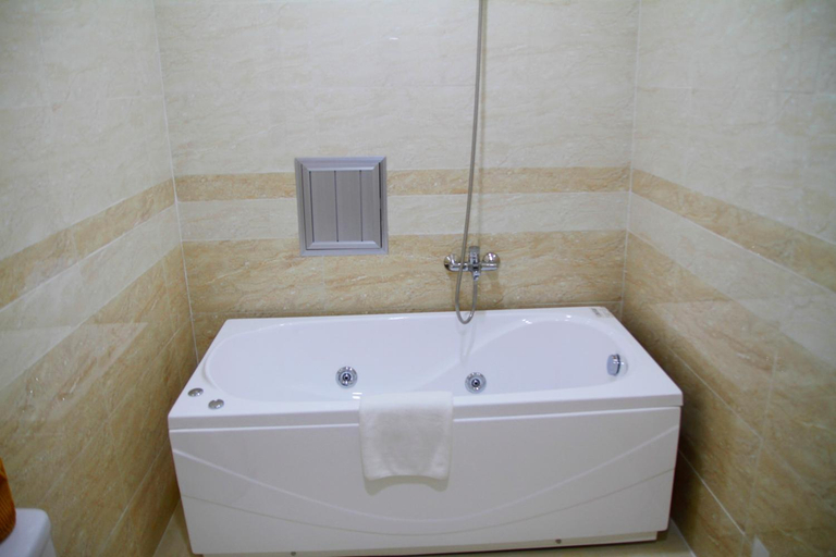 Bathroom, Lạc Hồng Mỹ Tho Hotel, Mỹ Tho