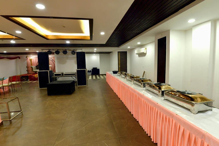 Food & Drinks, Hotel The Yellow, Sahibzada Ajit Singh Nagar