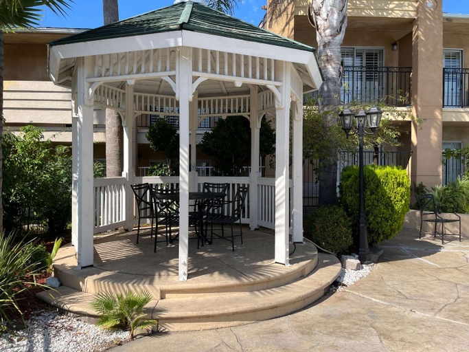 Exterior & Views 2, Studio 6 Vallejo, Ca – Napa Valley, Solano