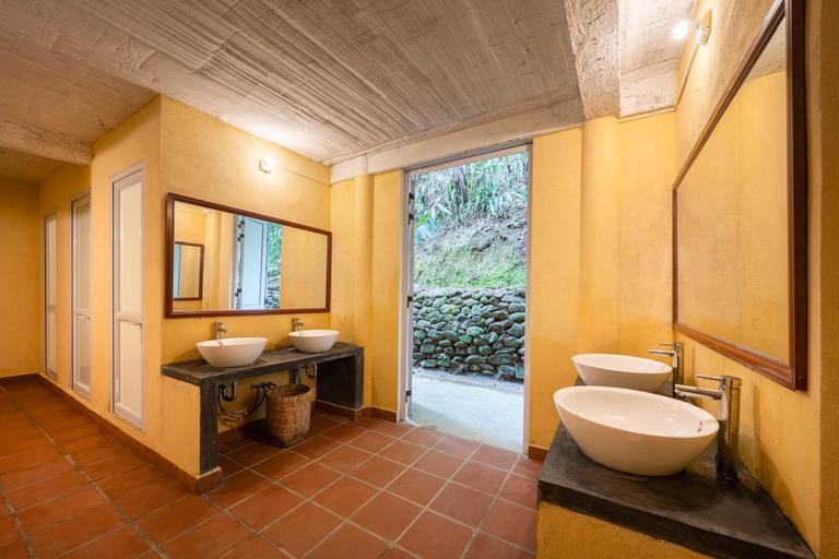 Bathroom 5, Panhou Retreat, Hoàng Su Phì