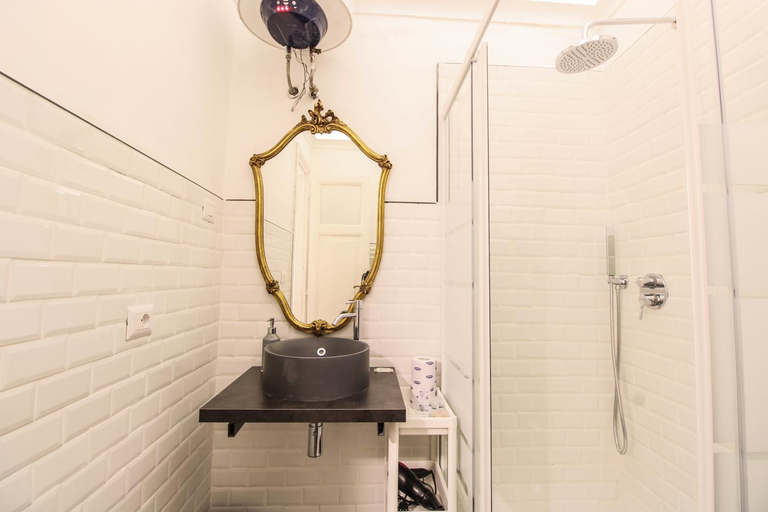 Others 5, Charming Large Apartment - 3 Bedroom in Trastevere, Rome