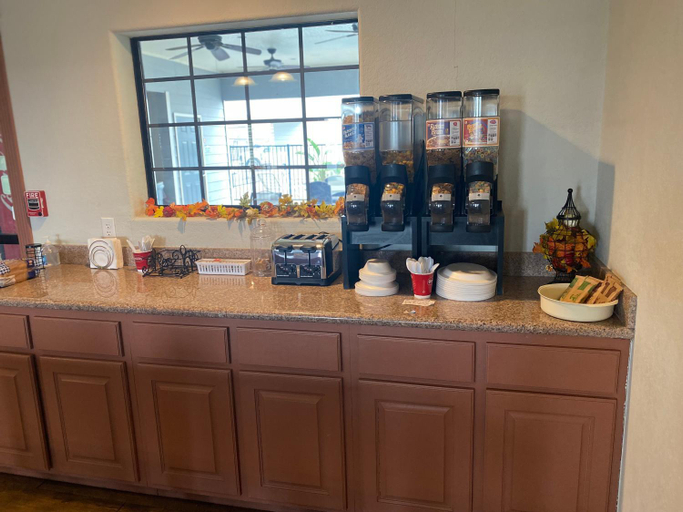 Food & Drinks 5, Southern Inn & Suites, Dewitt