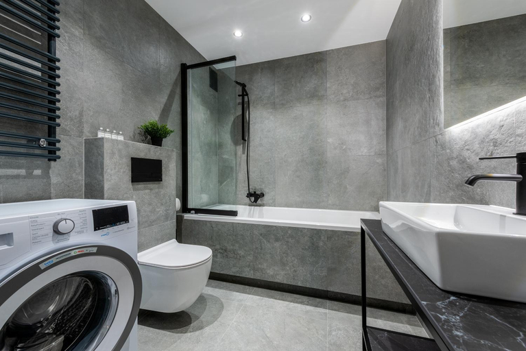 Bathroom 3, InPoint Apartments G15 near Old Town & Kazimierz District & Optional Paid Parking, Kraków City