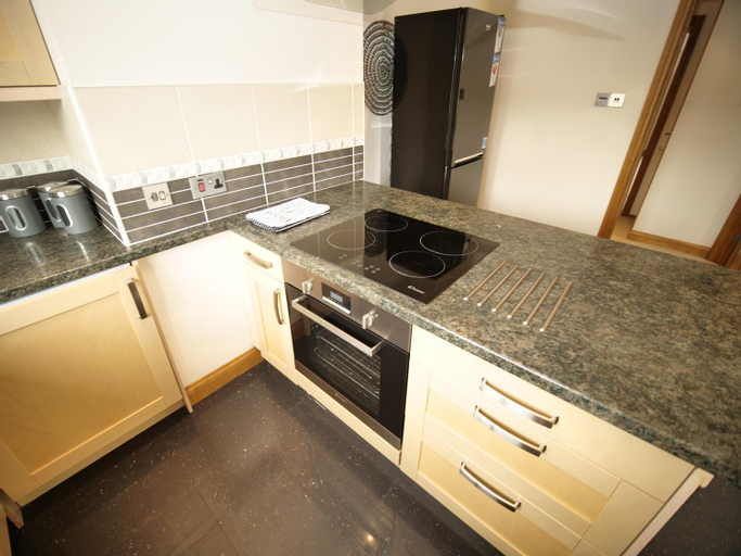 Dining Room 4, Town Centre Apartment Sleeps 9, Bournemouth