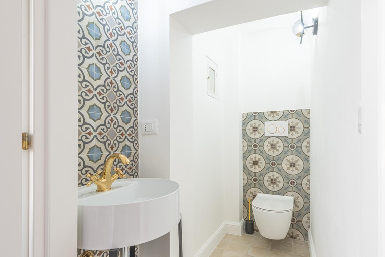 Bathroom 2, Nitti43 luxury apartment, Taranto