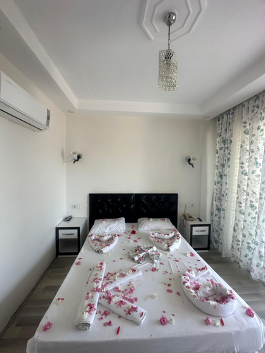 Bedroom 3, Deniz Otel, Finike