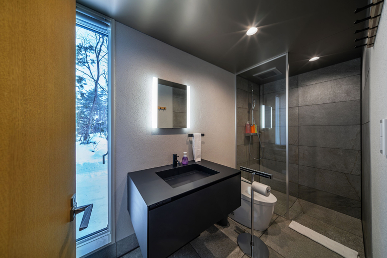 Bathroom 4, Blue River Chalets, Hakuba