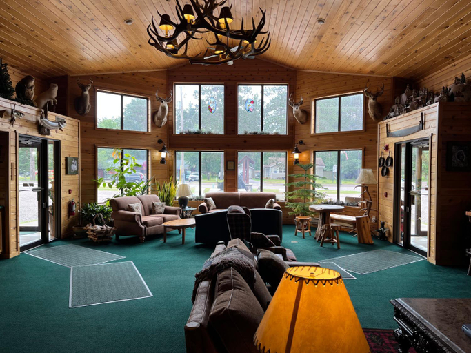 Public Area, Boulder Bear Motor Lodge, Vilas