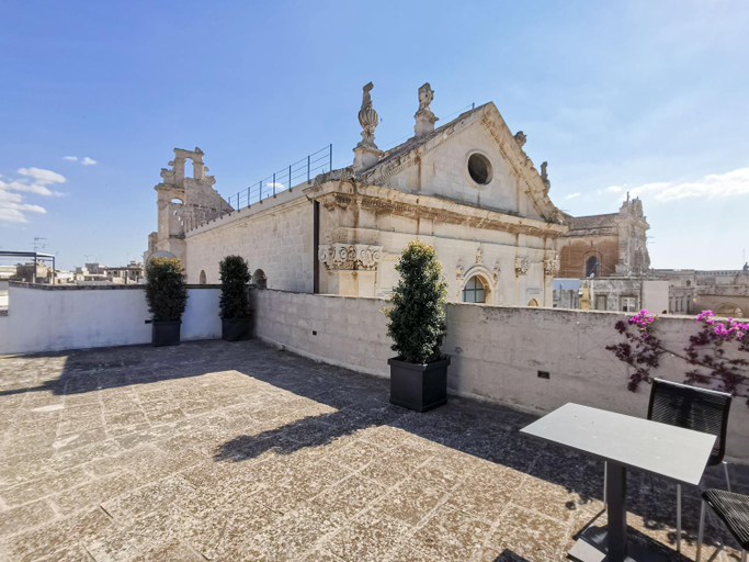 Others 3, Palazzo Charlie, Lecce