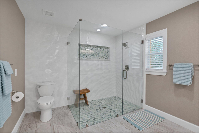 Bathroom 3, 618 via Tunis, Charlotte