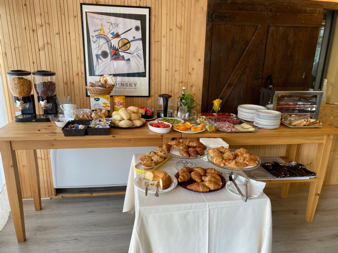 Food & Drinks