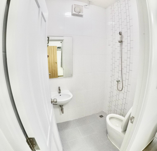 Bathroom, Khod’s House, Mae Rim