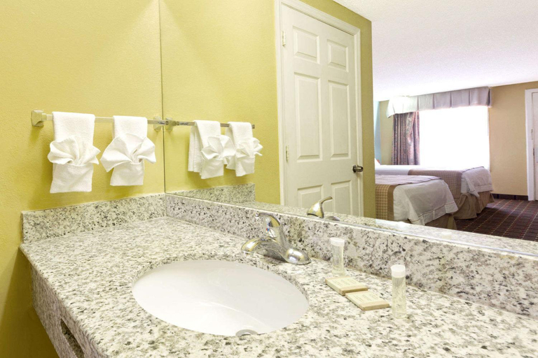 Bathroom 4, Rodeway Inn Charlotte Airport Area, Mecklenburg