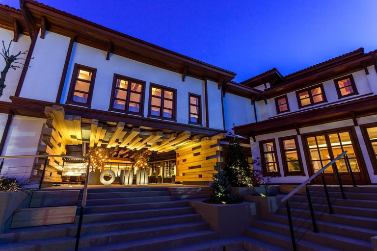 Exterior & Views