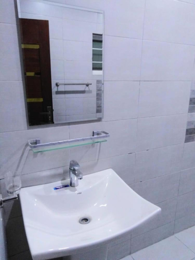 Bathroom 3, Travelodge Guesthouse, Islamabad