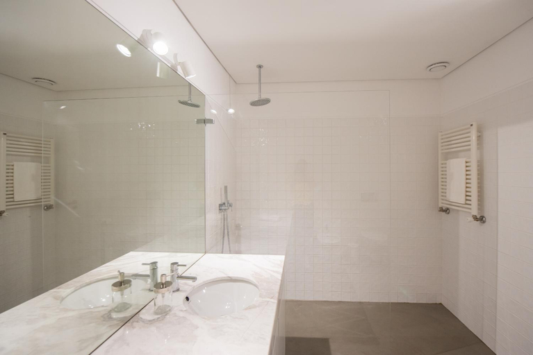 Bathroom 3, Casas Sao Joao by Ana Ferro Rentals, Vila Nova de Gaia