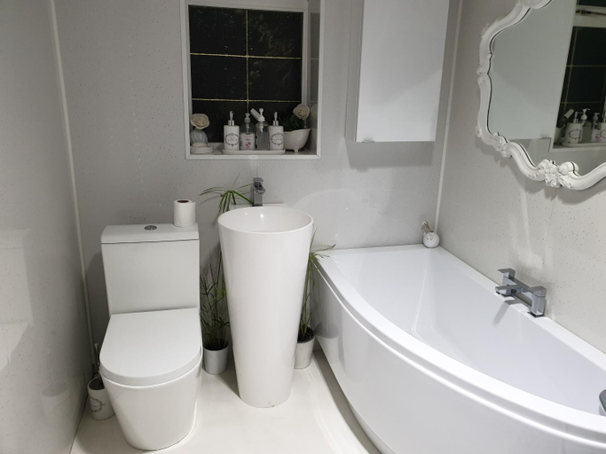 Bathroom 3, Tropical Garden Oasis Rooms, Birmingham