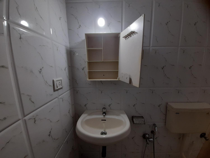 Bathroom 3, Casa prudencia, North Goa