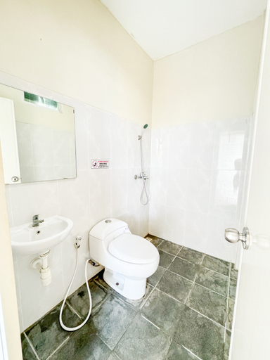 Bathroom 4, Pelita Guest House, Balikpapan