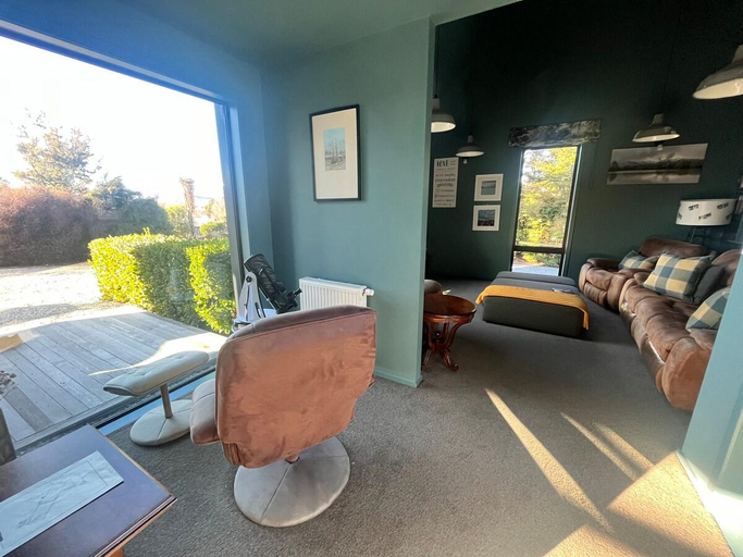 Others 3, Luxury Lake View House, Mackenzie