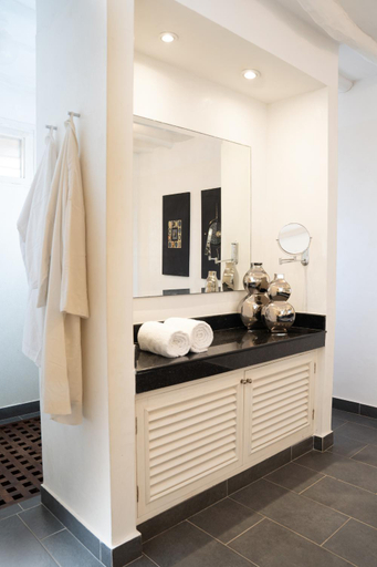 Bathroom 5, Billionaire Beachfront Apartments, Malindi