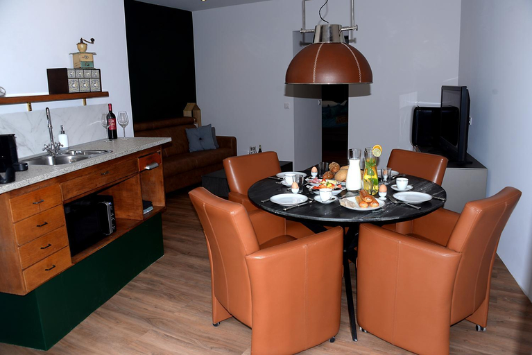 Others 5, Bed and Breakfast in de buurt, Waalwijk