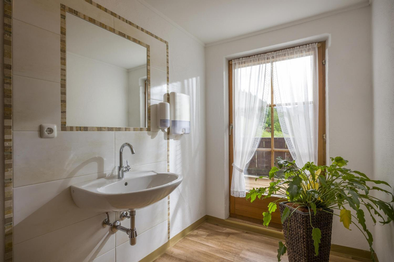Bedroom 2, Alpengasthof Veitenhof, Kufstein