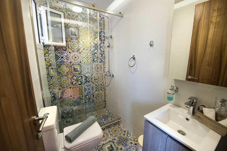 Bathroom 2, Sophie's Apartment 1&2, Attica