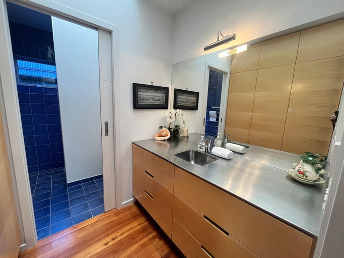 Others 4, Luxury Lake View House, Mackenzie