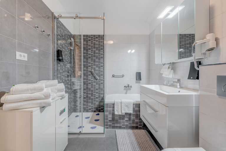 Bathroom 2, Paparazzi Apartment - SeaView + Free parking, Split