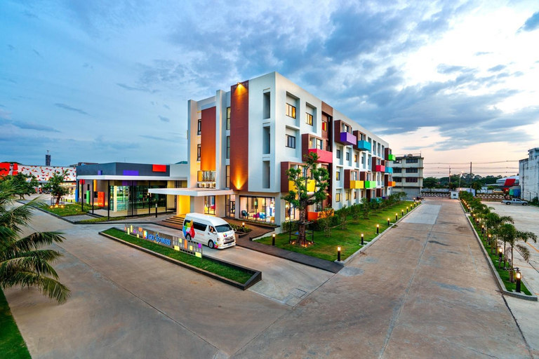 Exterior & Views
