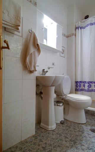 Bathroom, Hotel Orfeas, Central Greece