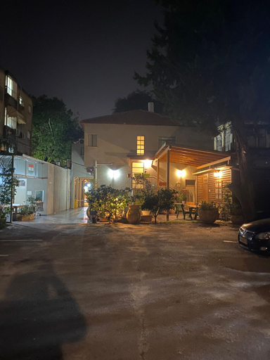 Others 2, Hotel Rehovot
