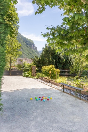 Others 5, le clos grillet, Savoie