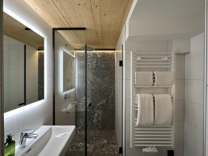 Bathroom 4, Pension Dorferwirt, Zell am See