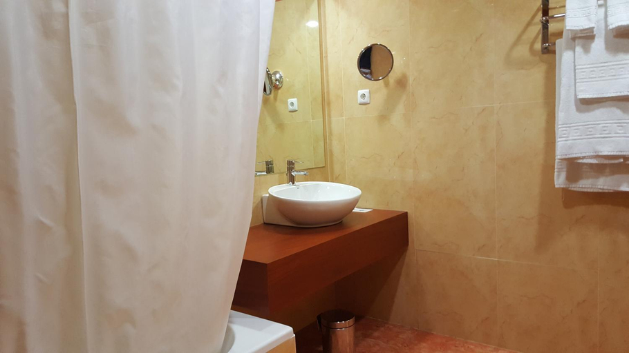 Bathroom 3, Leziria Parque Hotel, Vila Franca de Xira