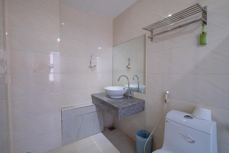 Bathroom 3, Zuka Hotel & Apartment, Da Nang
