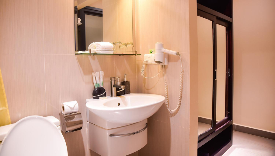 Bathroom 18