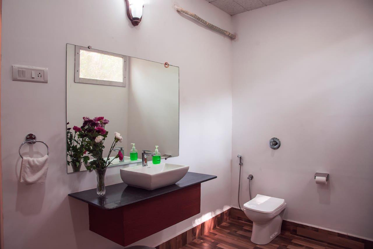 Bathroom 2, Patnem Beach Cottages, South Goa