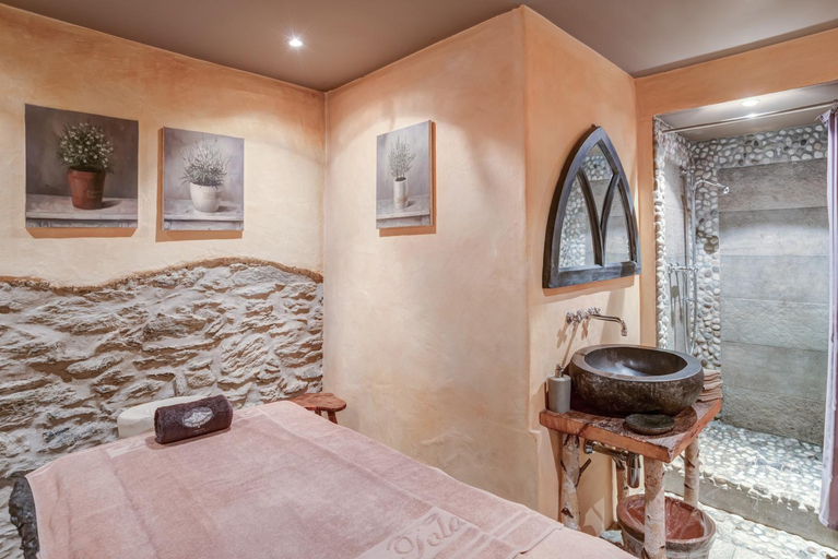 Bedroom 3, Hotel Bella Tola & SPA, Sierre
