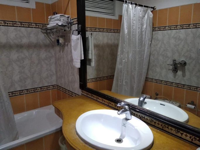 Bathroom 5, Hotel City Heart Premium, Chandigarh
