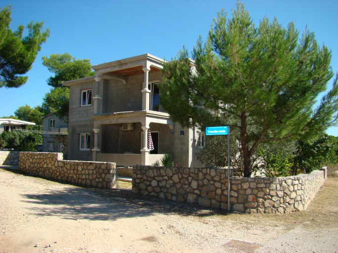 Others 2, Apartments Pinus, Pirovac