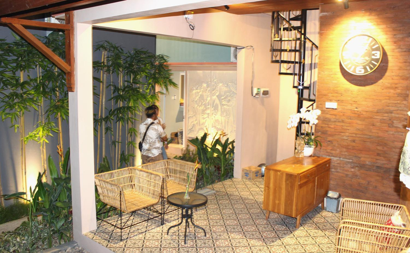 Public Area 2, Fish Mini Authentic, Gianyar