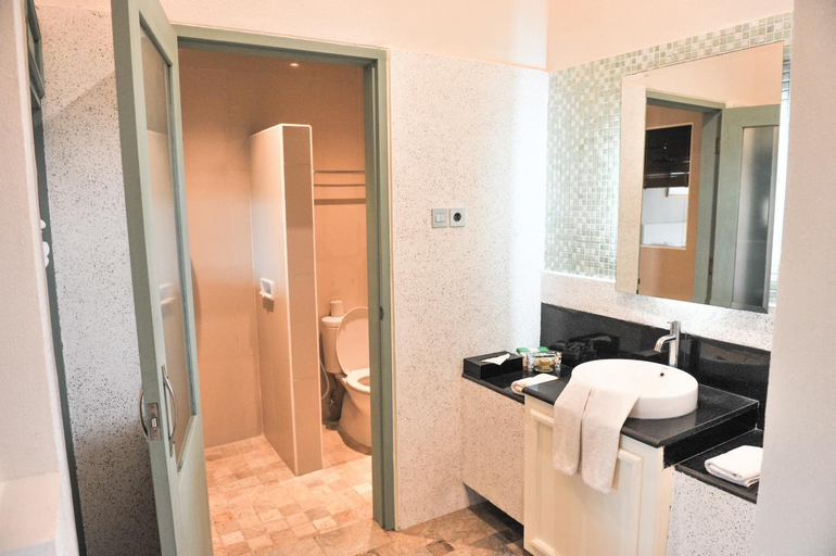 Bathroom 9
