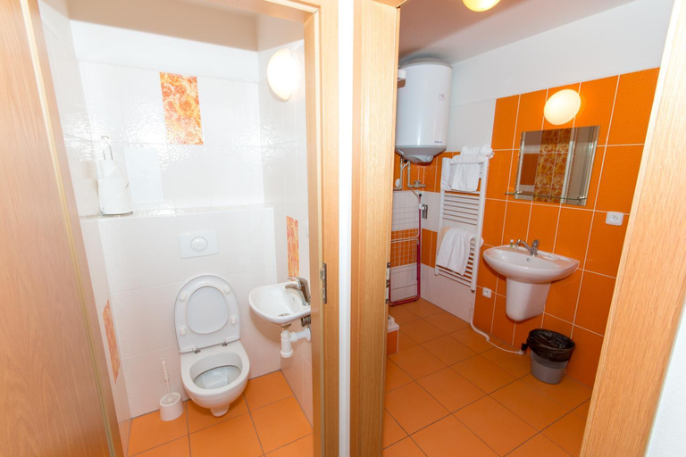 Bathroom 3, Rezidence Club Canada, Český Krumlov