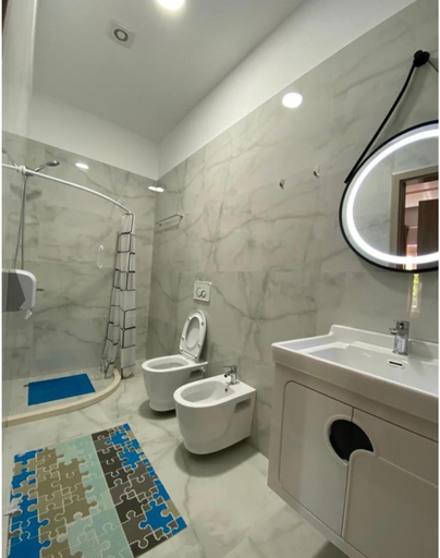 Bathroom 2, Lundra, Gramshit