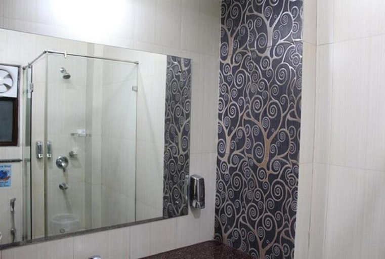Bathroom 4, Lime Tree Hotel Gurgaon iffco Chowk Metro Station, Gurgaon