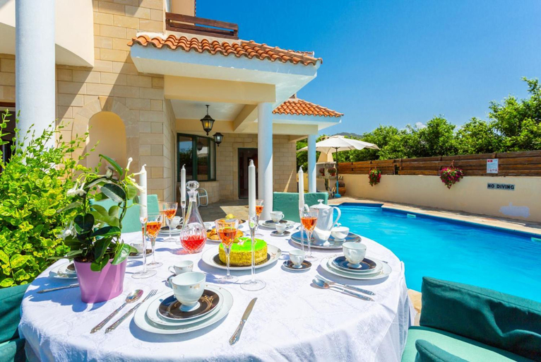 Food & Drinks, Villa Charianna