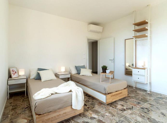 Bedroom 2, Affittacamere CASADELFALEGNAME, Camera doppia con bagno, Bologna