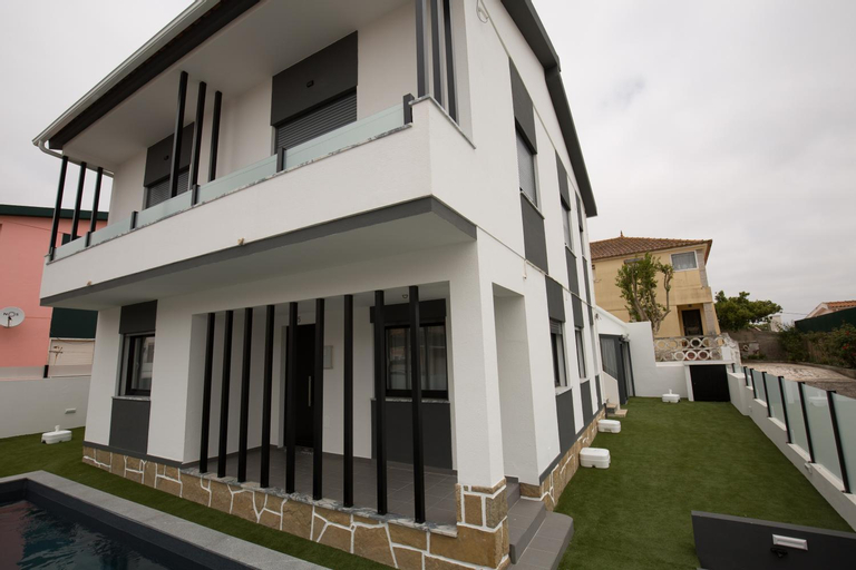 Exterior & Views
